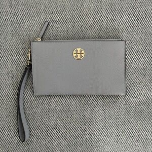 NWT Tory Burch Chelsea wristlet 157096